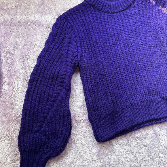 TOPSHOP • Chunky Cable Knit Sweater - Picture 2 of 10